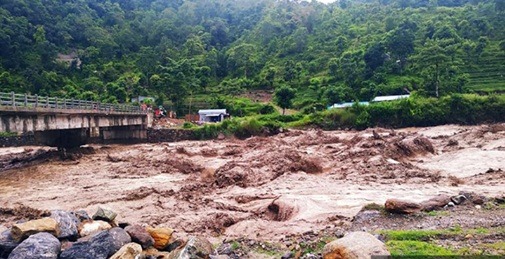 दोर्दी खोलाको बाढीले बगाएका तीन जनाको परिचय खुल्यो, सात बेपत्ता