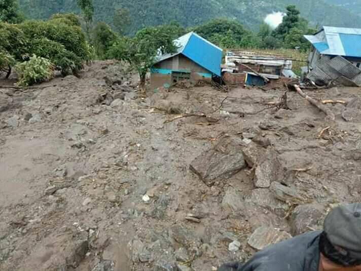 दोलखाको जुँगू–१ मा पहिरोले दश घर बगायो, दुई जना बेपत्ता