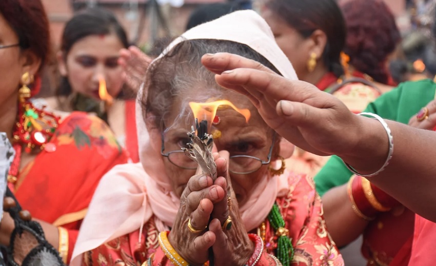 पशुपतिनाथमा दर्शनार्थीको भीड