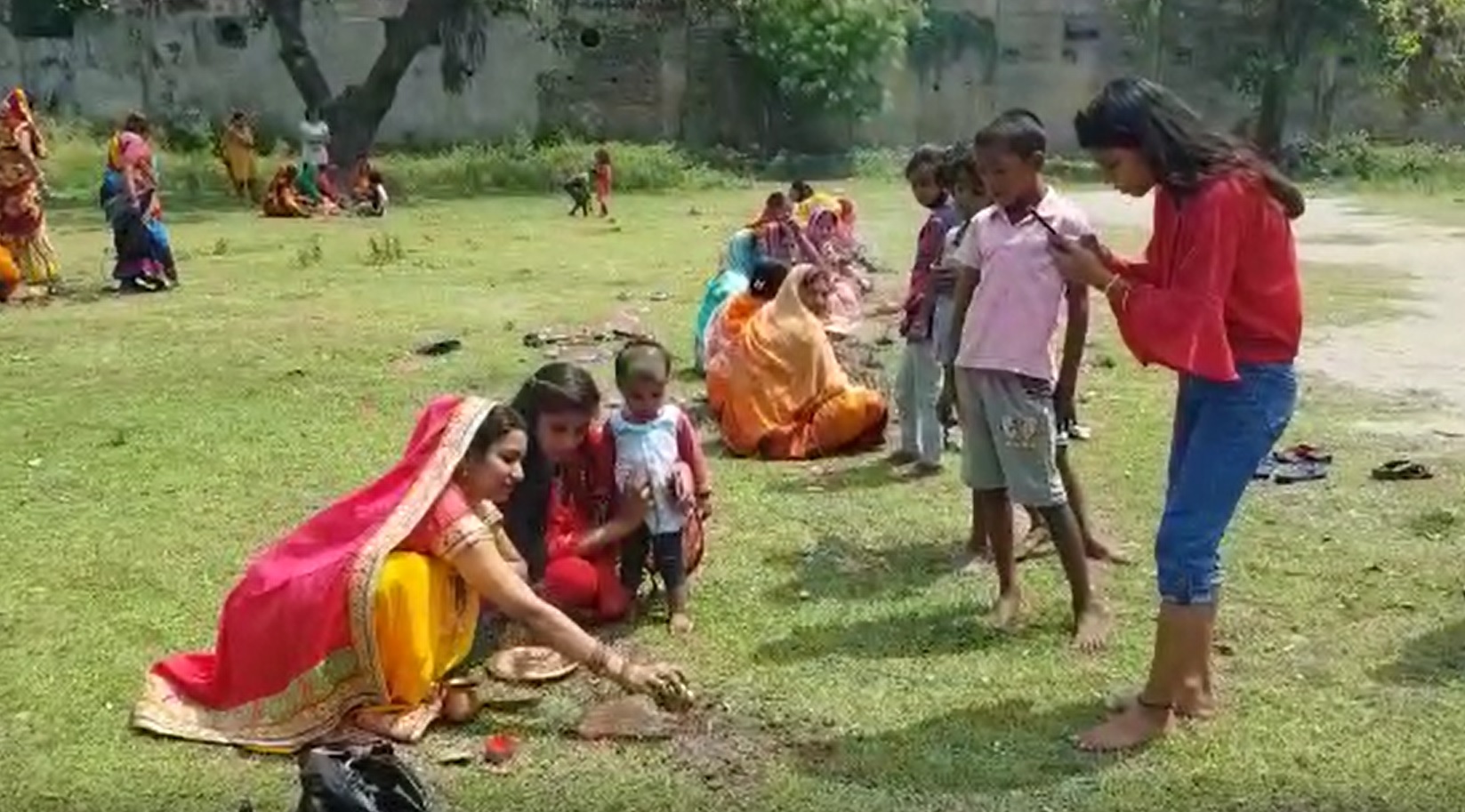 अन्धविश्वासको पराकाष्ठाः कोरोना भगाउन भन्दै कोरोना माईको पुजापाठ !