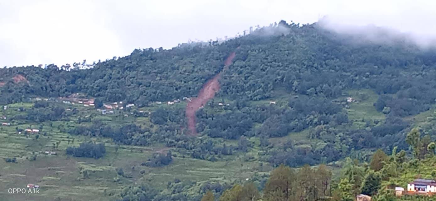 पर्वतमा पहिरोले पुरिएर तीन जनाको मृत्यु, छ जना अझै बेपत्ता (फोटोफिचरसहित)