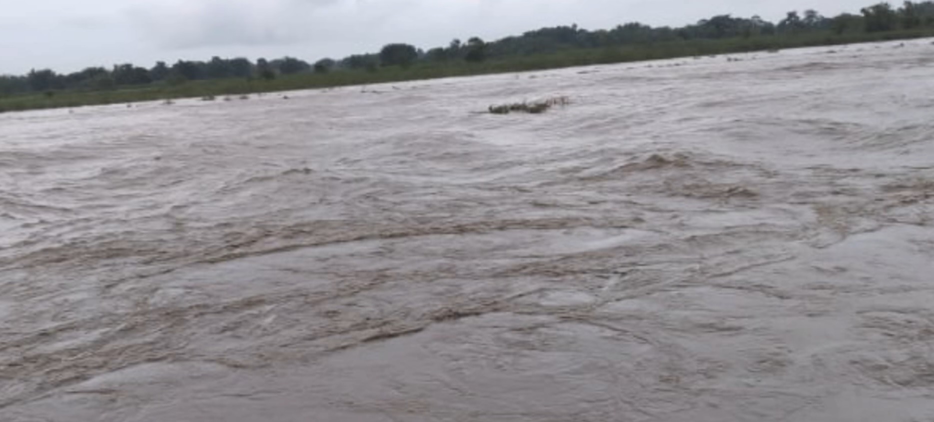 चैतामा बक्राहा नदीले बाँध भत्कायो, ८० उच्च जोखिममा