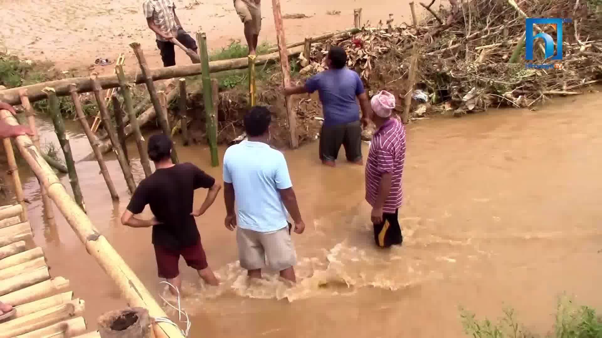 वडाध्यक्षले प्लटिङ जोगाउन खोला फर्काउँदा गाउँलेको उठिबास (भिडियोसहित)