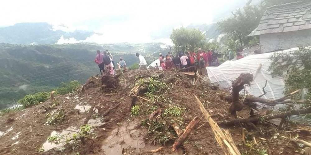 स्याङ्जामा पहिरोमा पुरिएर एक जनाको मृत्यु, तीन जना बेपत्ता