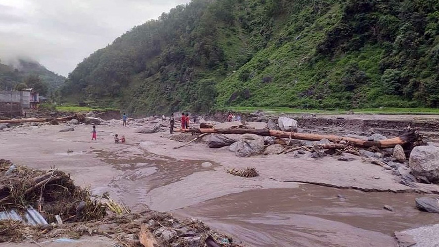 अछाममा कैलास खोलाले बगाउँदा ६ जनाको मृत्यु, १७ जना बेपत्ता