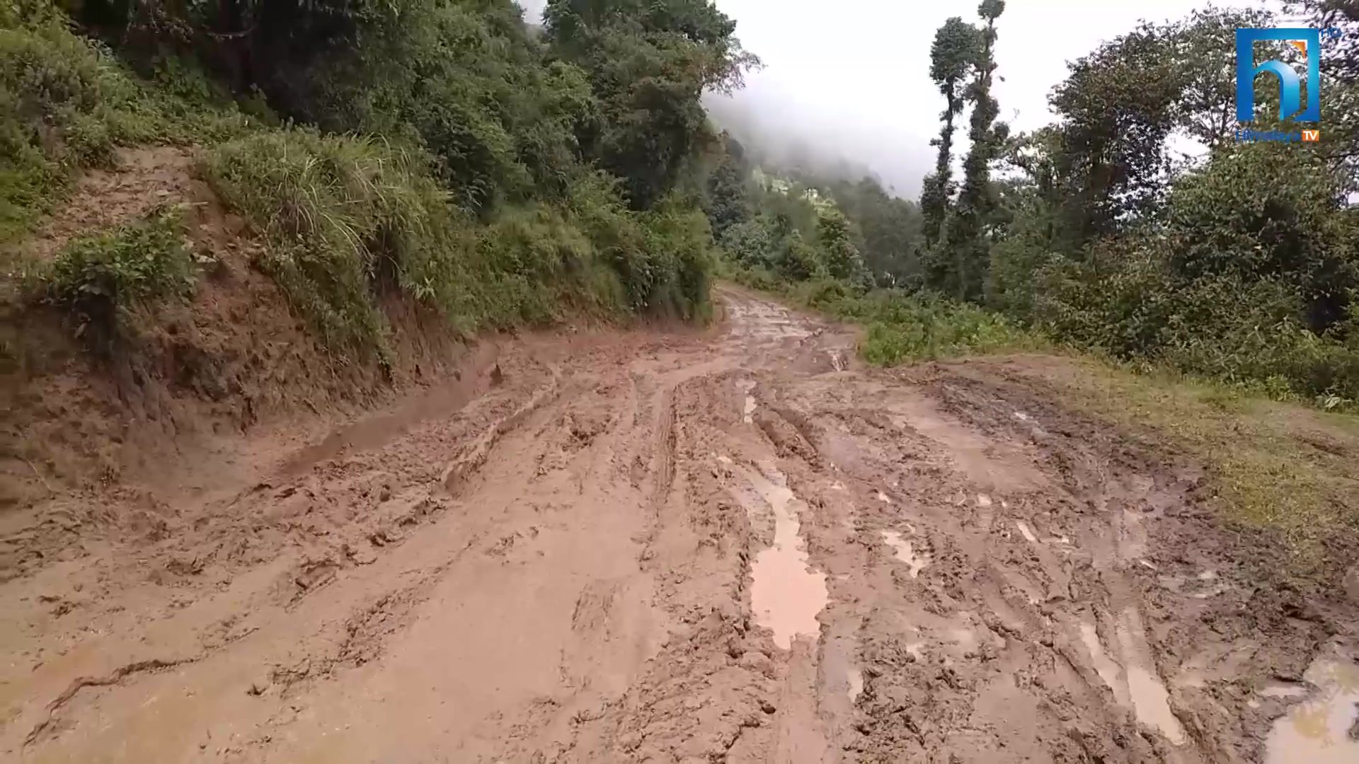 ठेकेदारले गुणस्तरहीन काम गर्दा, सर्वसाधारण ज्यान हत्केलामा लिएर यात्रा गर्न बाध्य (भिडियोसहित)