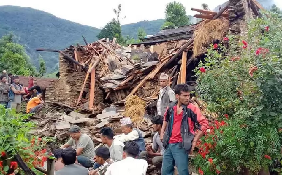 दैलेखको गैरागाउँमा पहिरोले बगायो सात घर, एक जनाको मृत्यु, एक जना बेपत्ता