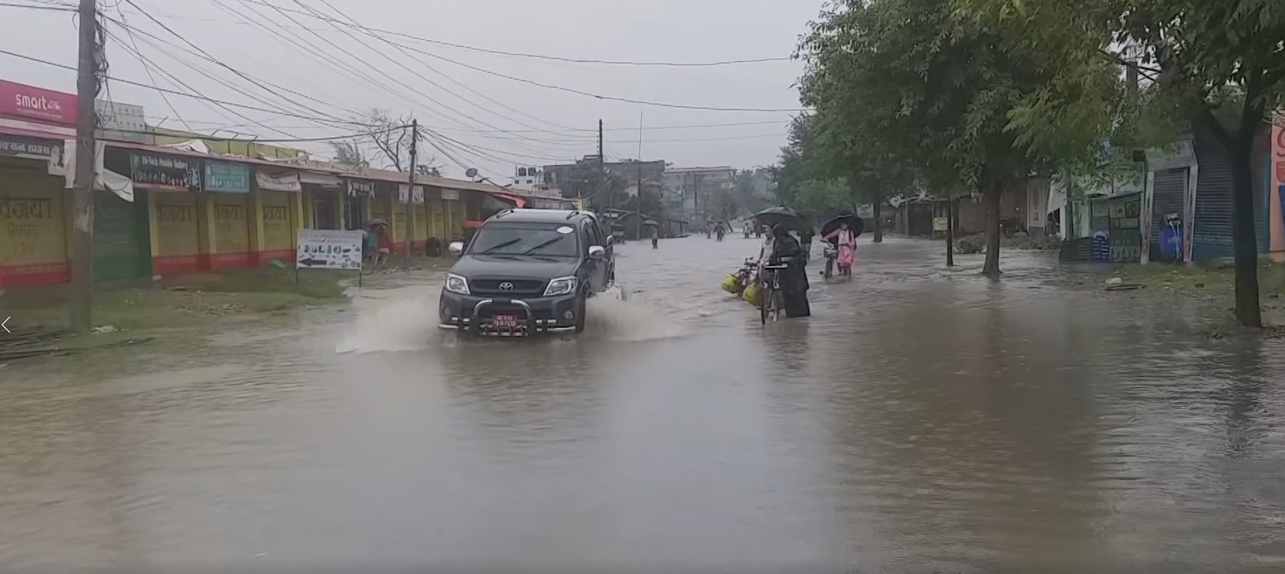 लगातारको वर्षासँगै कैलालीको धनगढीका अधिकांश क्षेत्र डुबानमा