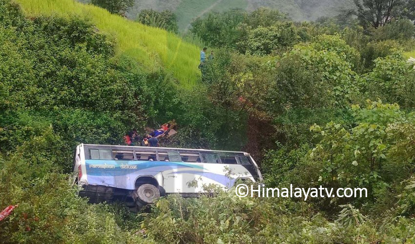 बस दुर्घटनामा मृत्यु भएका तीनै जनाको सनाखत, ३३ जना घाइते