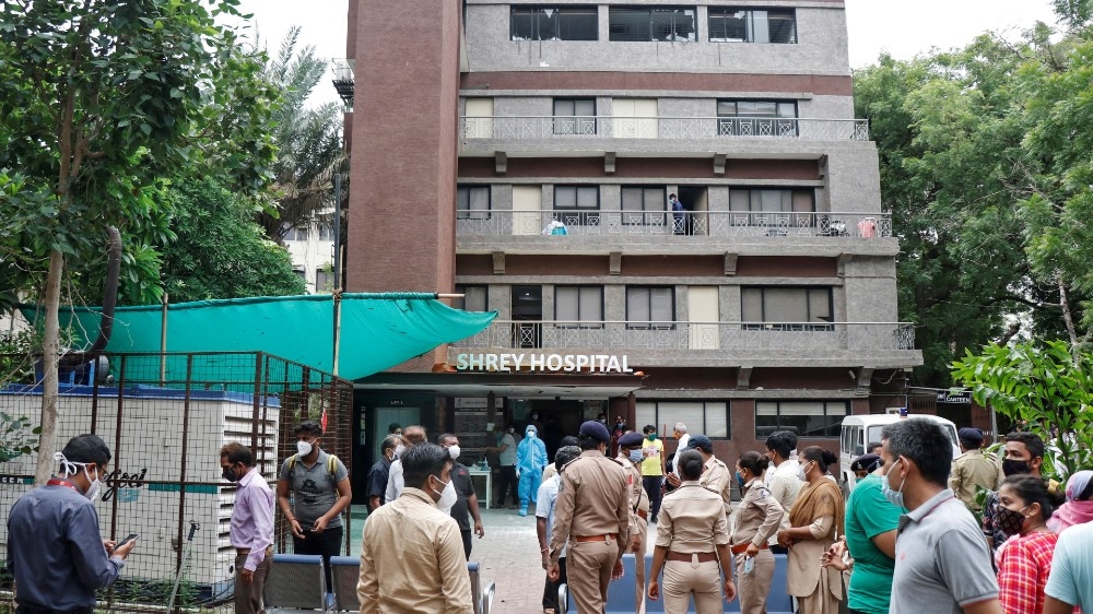 भारतको अहमदावादमा कोरोना विशेष अस्पतालमा आगलागी हुँदा ८ जनाको मृत्यु