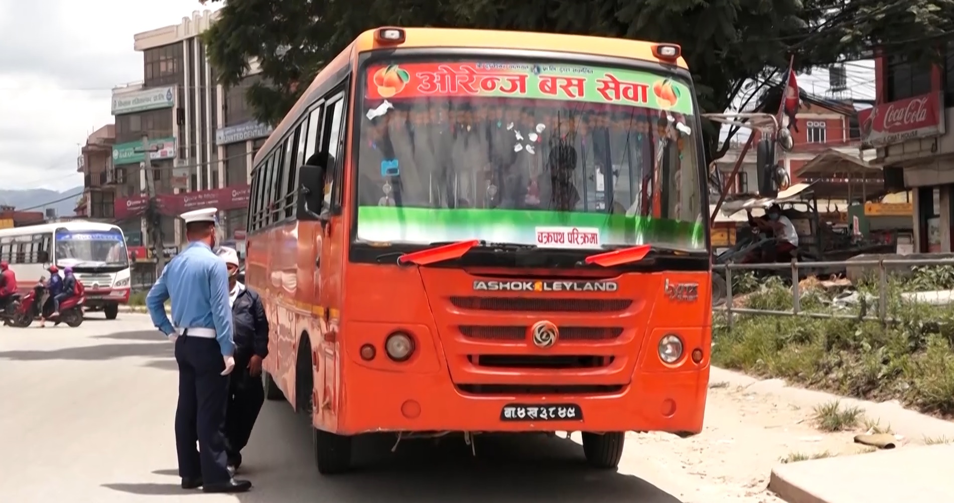 काठमाडौं उपत्यकामा सार्वजनिक यातायातः पालना भएन स्वास्थ्य सुरक्षा मापदण्ड