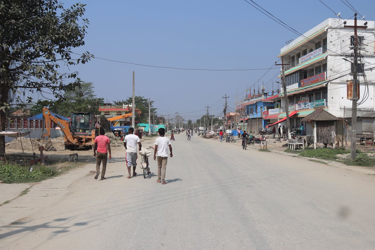 एकै परिवारका १४ सहित २२ जनाका कोरोना पुष्टि भएपछि रंगेली बजार सिल