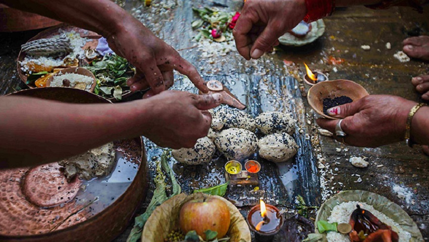 शुरु भयो सोह्र श्राद्ध, पितृका नाममा तर्पण र पिण्डदान गरिँदै