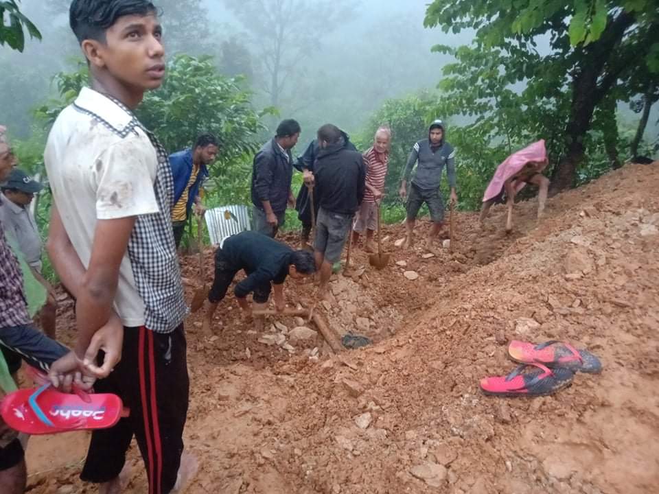 स्याङ्जा र पाल्पामा पहिरोमा पुरिँदा ११ जनाको मृत्यु, पाँच जना अझै बेपत्ता