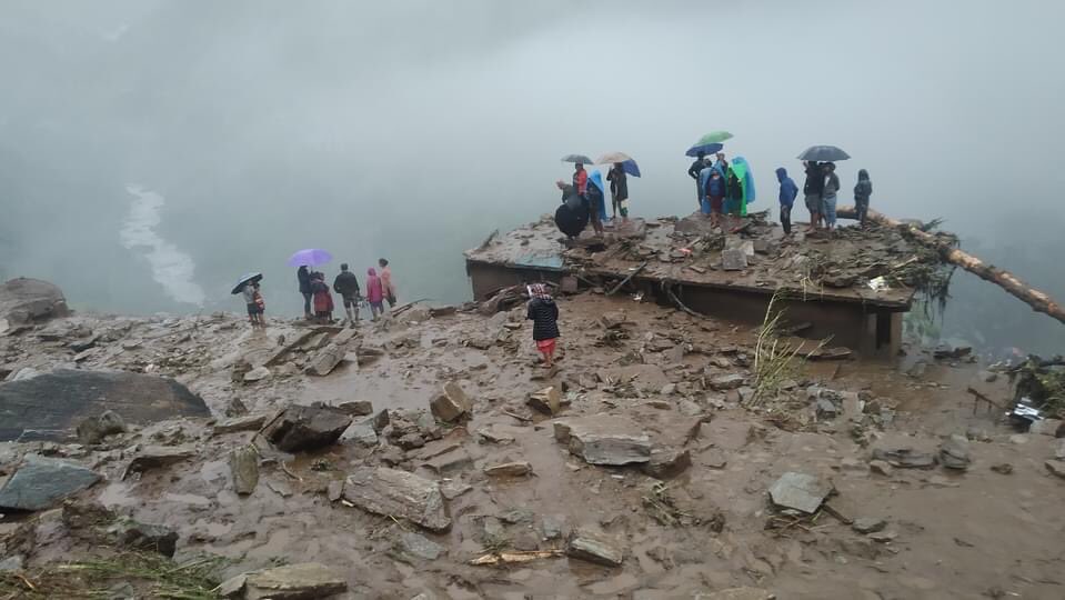 सिन्धुपाल्चोक पहिरोमा थप दुई जनाको शव फेला, मृत्यु हुने १३ पुगे, १८ जना अझै बेपत्ता