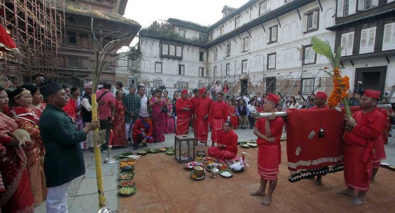 नवरात्रको सातौँ दिन दसैँघरमा भित्र्याइँदै फूलपाती