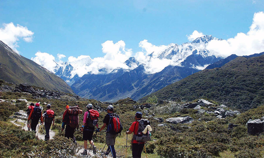 अन्नपूर्ण पदमार्गमा तीन महिनामा साढे दुई हजार पर्यटक