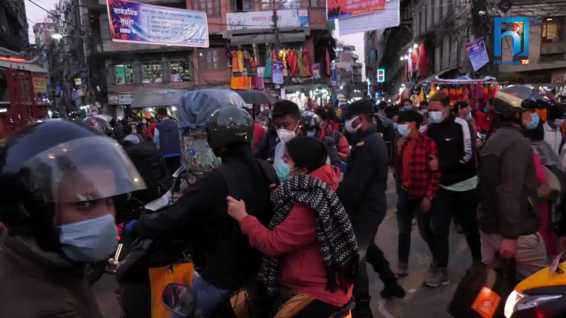 तिहारको किनमेलका लागि बजारमा अत्यधिक भीड, कोरोना संक्रमणको उच्च जोखिम (भिडियोसहित)