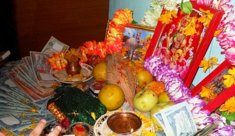 आज साँझ धनधान्यकी देवी लक्ष्मीको पूजा गरिँदै