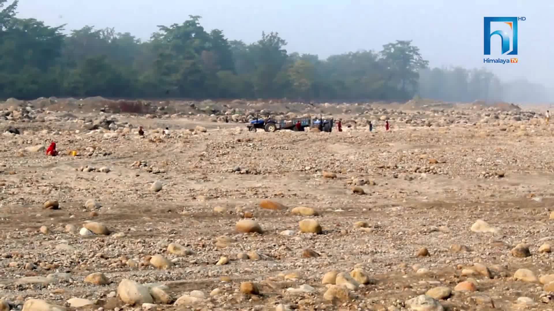 जनप्रतिनिधि र प्रशासनकै मिलोमतोमा अवैध नदी उत्खनन् (भिडियोसहित)