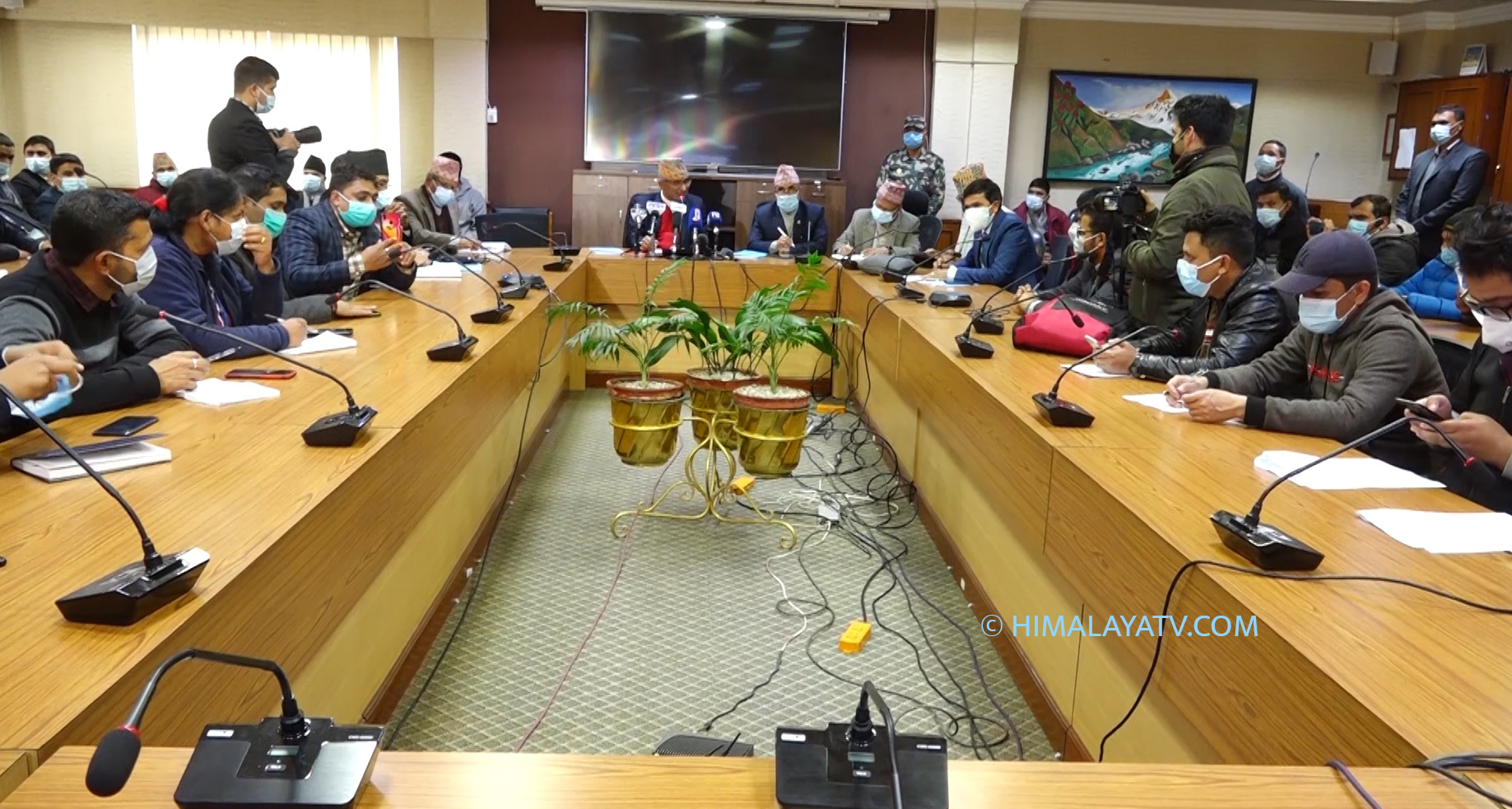 नेकपाको आधिकारिकता विवादमा नपस्न आयोगलाई प्रम ओलीको दबाब (भिडियो रिपोर्टसहित)