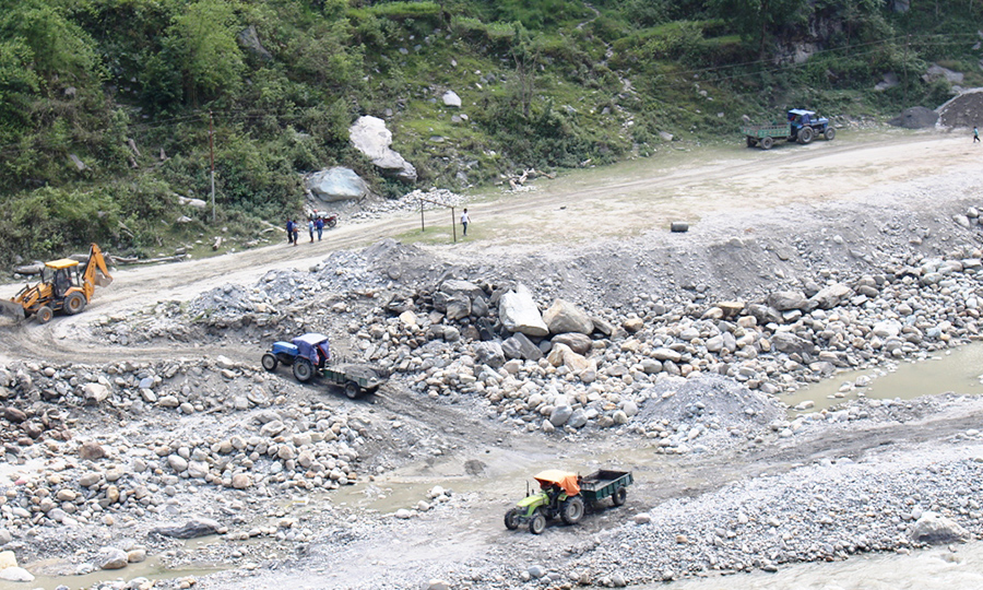 मानवीय दोहनले कालीगण्डकी नदी सङ्कटमा