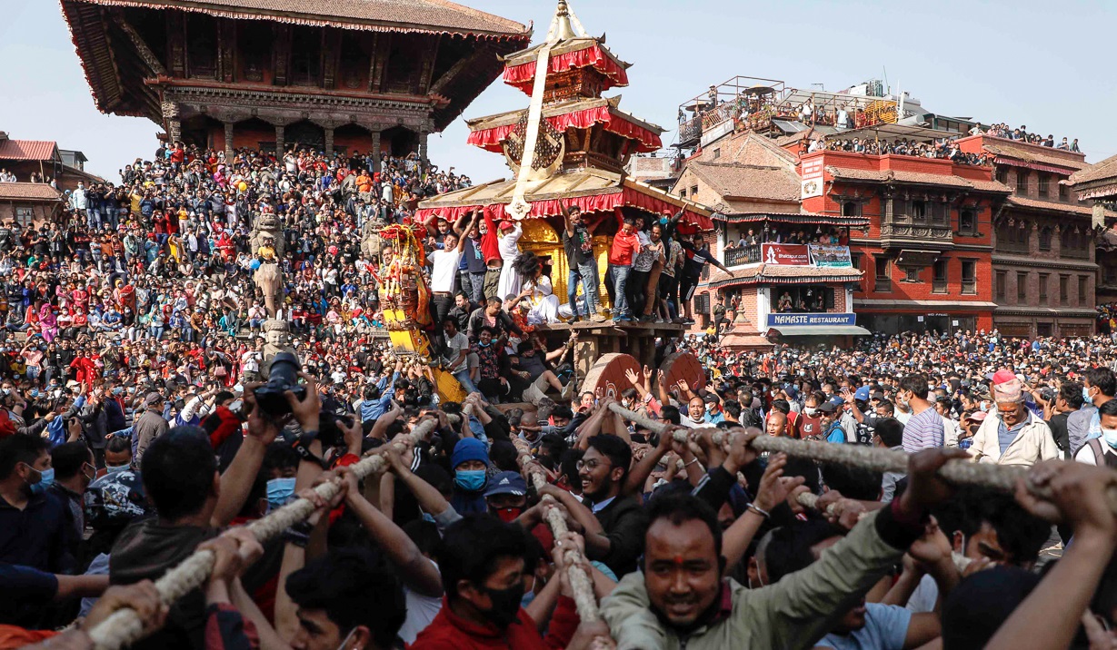 महालक्ष्मीमा लिङ्गो उठाएसँगै जात्रा शुरु, मध्यपुरथिमिमा चार दिन सार्वजनिक बिदा