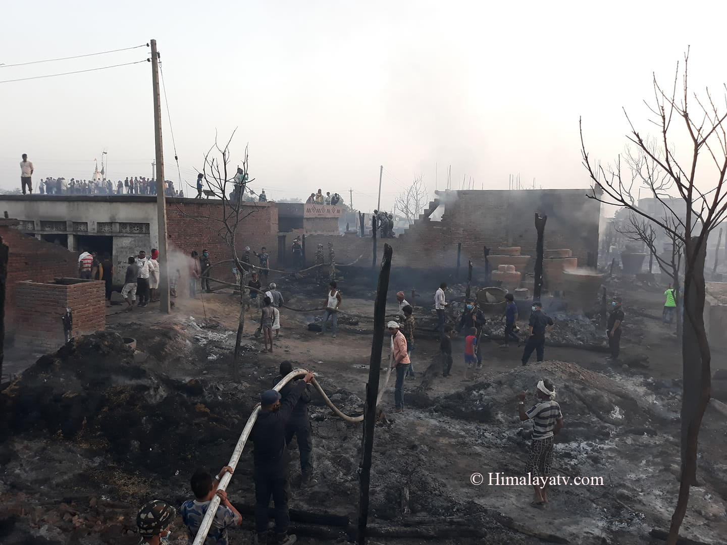 बाँकेको नरैनापुरमा भीषण आगलागी, हेर्दाहेर्दै १२० बढी घर जलेर खरानी (भिडियो रिपोर्टसहित)