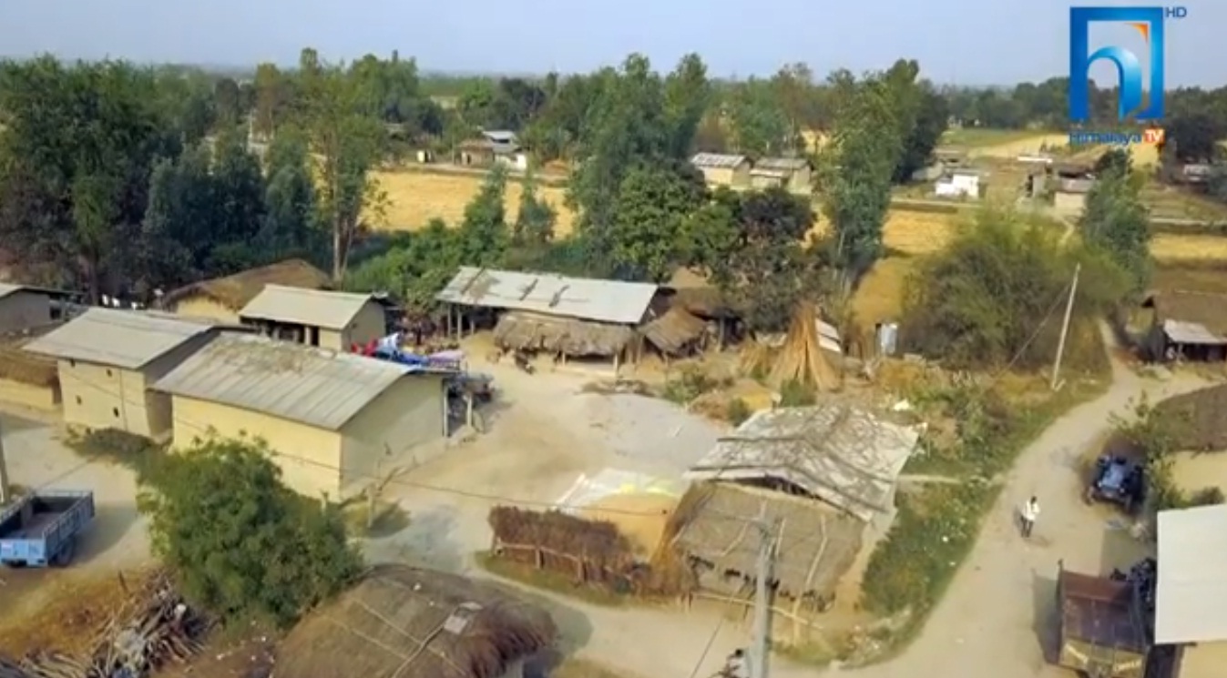 सरकारका लागि बिरानो छ मोहना नदी पारीको यो नेपाली गाउँ (भिडियो रिपोर्टसहित)
