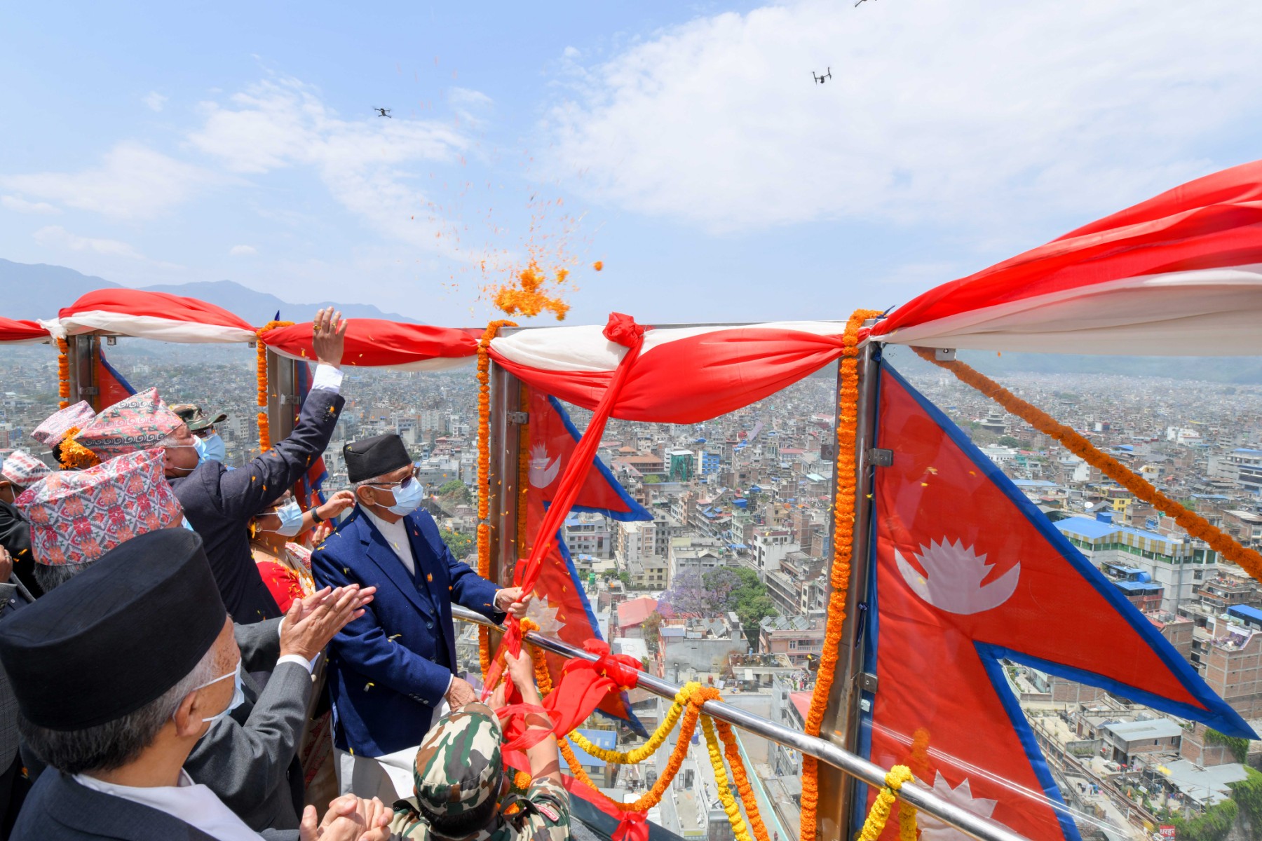 प्रधानमन्त्री ओलीले भने– ‘धरहरा चढ्दा आइफल टावर चढेजस्तै अनुभव भयो’