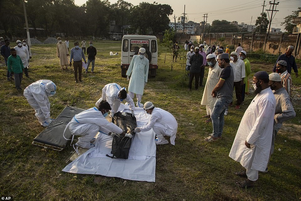 भारतमा एकैदिन ३ लाख ६३ हजारमा कोरोना संक्रमण, ३२ सय बढीको मृत्यु