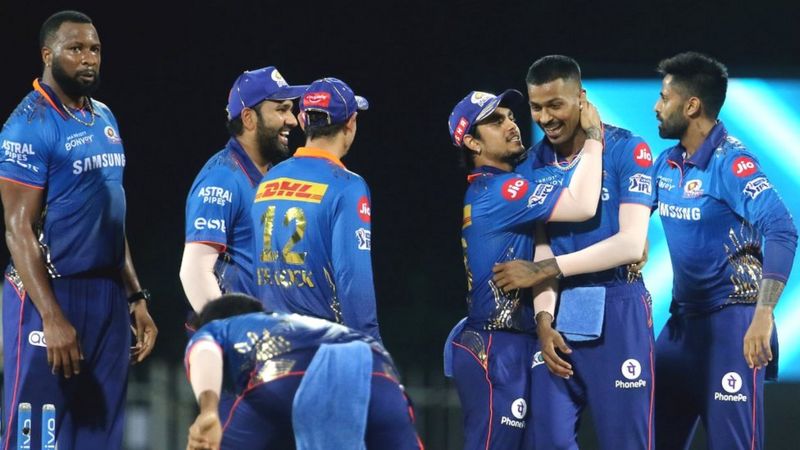 आईपीएलमा मुम्बईको लगातार दोस्रो जित, हैदराबाद१३ रनले पराजित