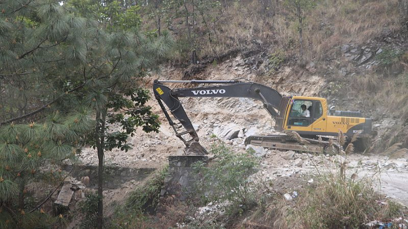 कुलेखानीको हेबी फाखेल सडकखण्डको पुनः मर्मतसम्भारका लागि एक महिना यातायात बन्द रहने