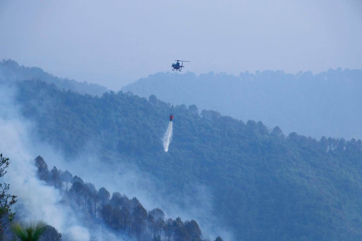 शिवपुरी राष्ट्रिय निकुञ्जमा भीषण डढेलो, हेलिकोप्टरबाट नियन्त्रणमा लिने प्रयास