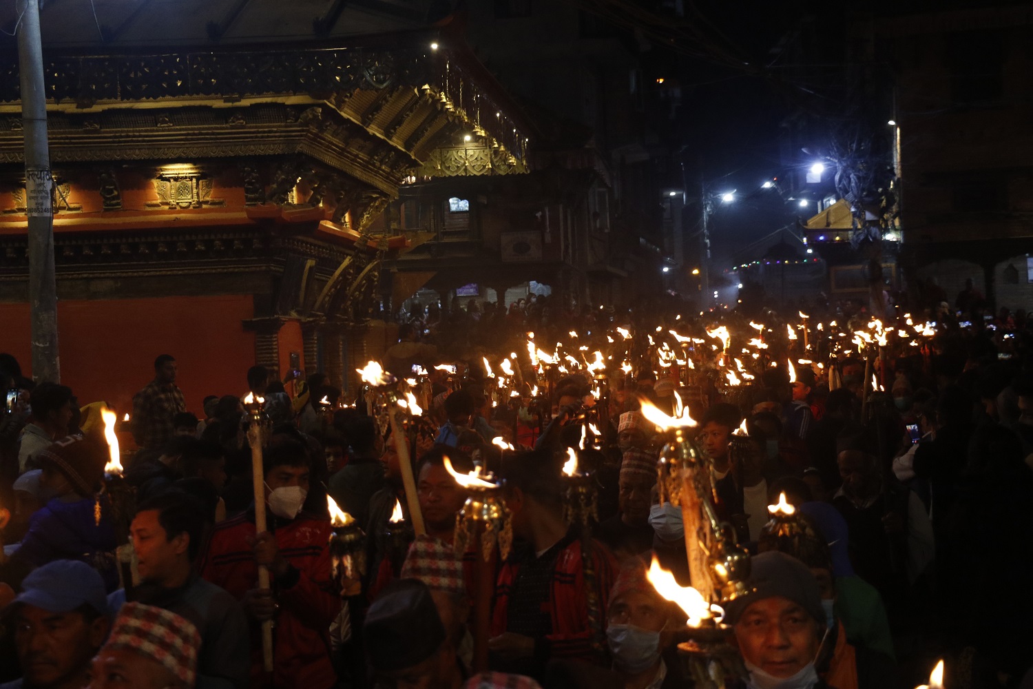 जात्रामय बन्यो भक्तपुर र थिमि, बिस्का जात्रामा हजारौँको भीड