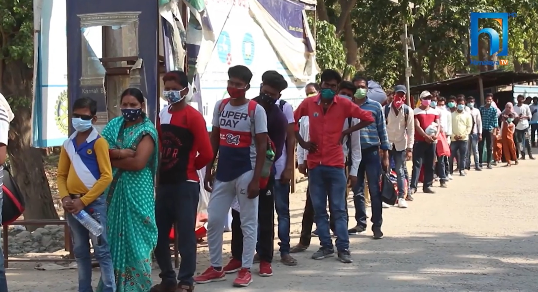 भारतबाट भित्रिनेको लर्को लम्बिँदै, सीमामा कोरोना परीक्षण नगन्य (भिडियो रिपोर्टसहित)