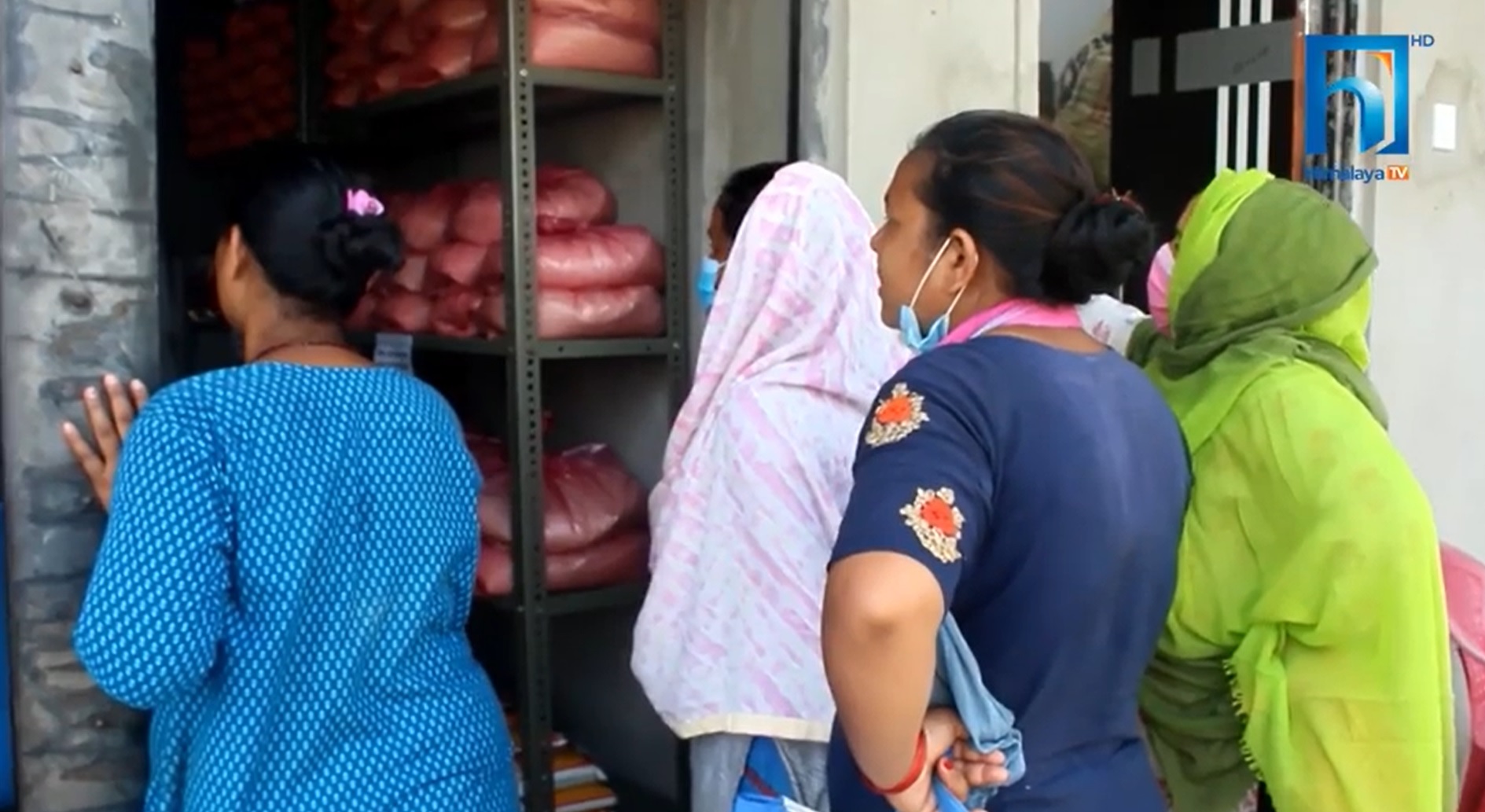 दाङको घोराहीमा विपन्नका लागि सिसा फूड बैंक संचालन (भिडियो रिपोर्टसहित)