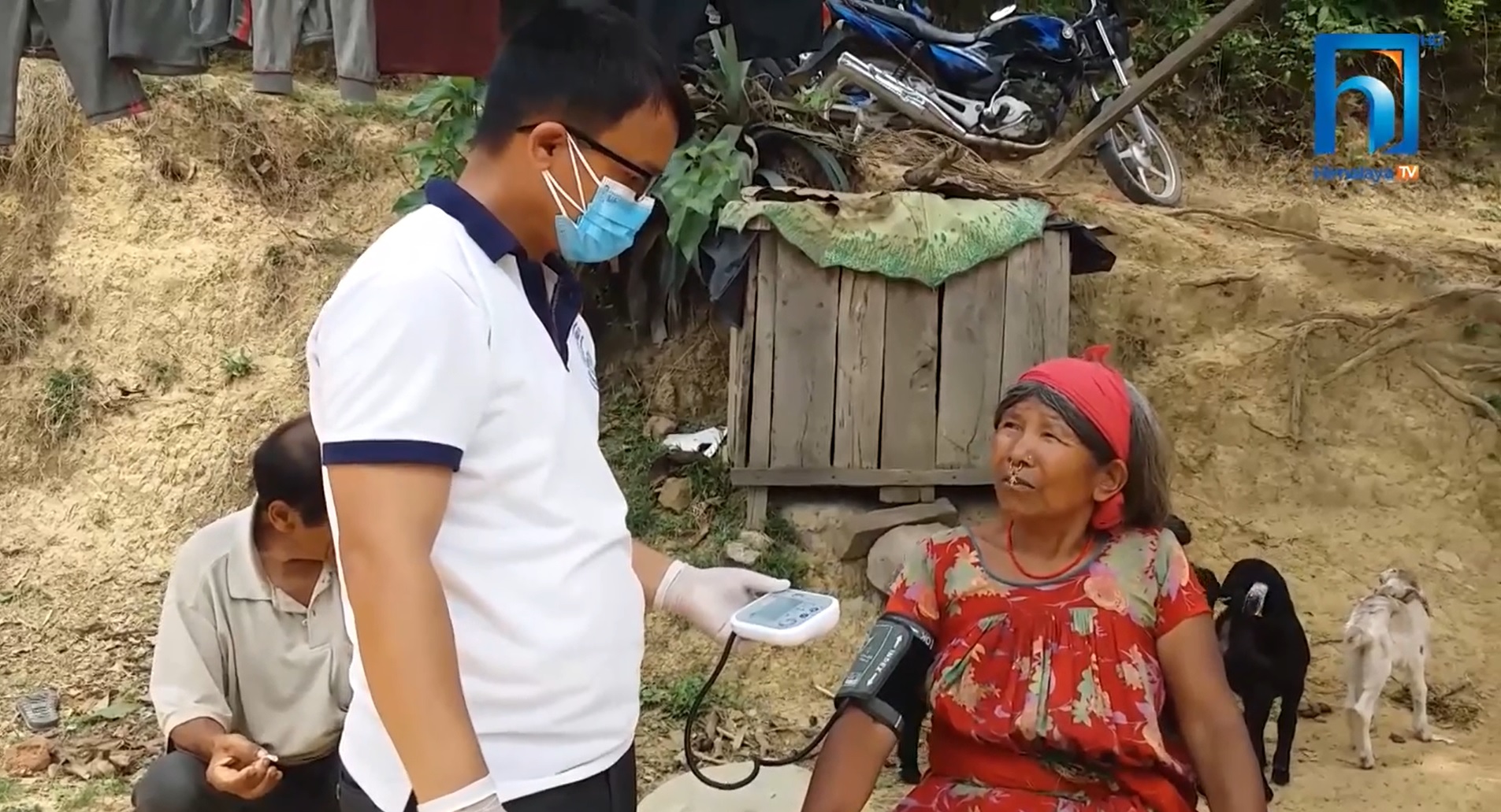 दीर्घरोगी र जेष्ठ नागरिकको स्वास्थ्य सेवामा सक्रिय स्वास्थ्यकर्मी (भिडियो रिपोर्टसहित)