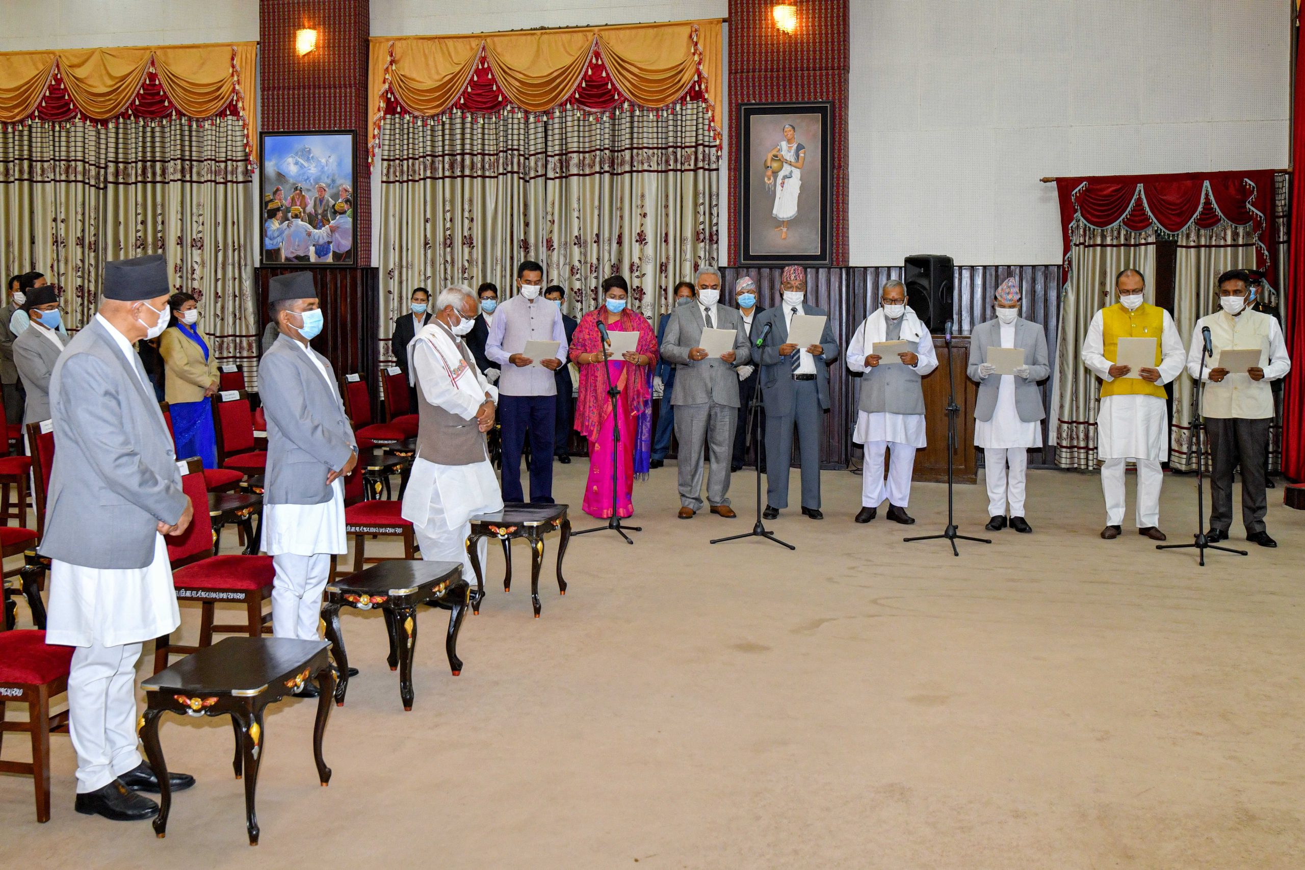 मन्त्रिमण्डल हेरफेरः तीन उपप्रमसहित नयाँ मन्त्रीले लिए शपथ, कसलाई कुन मन्त्रालयको जिम्मेवारी ?