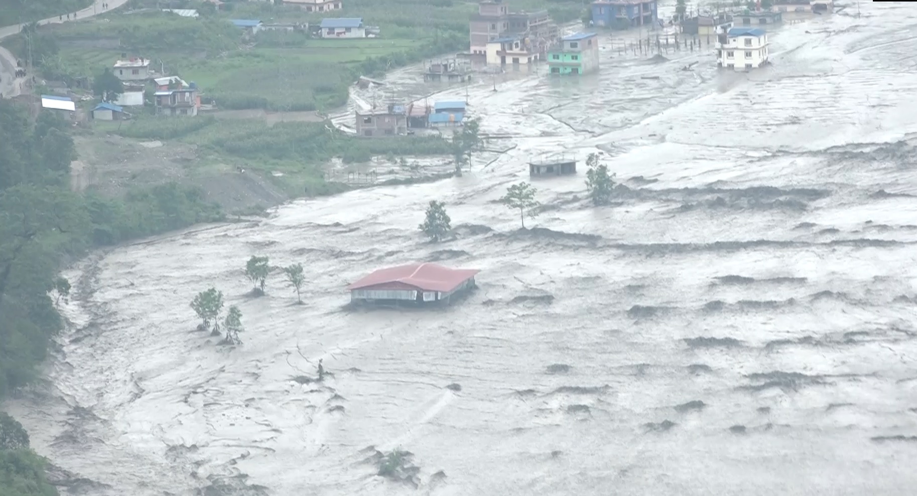 देशका विभिन्न भागमा बाढीपहिरोको वितण्डा, सिन्धुपाल्चोक सबैभन्दा बढी प्रभावित (भिडियो रिपोर्टसहित)