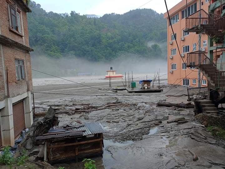 सिन्धुपाल्चोकको मेलम्चीमा भिषण बाढी, ६ जना बेपत्ता, विस्तृत विवरण आउन बाँकी