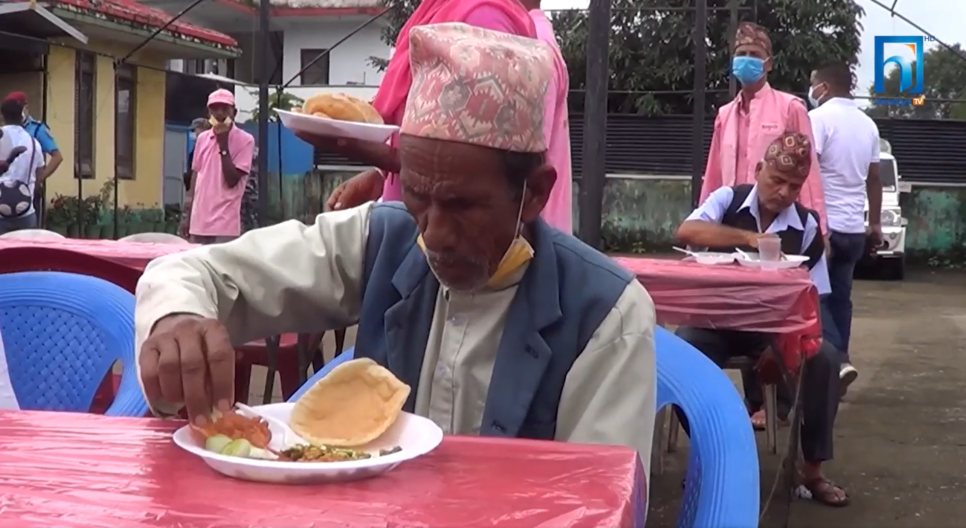 राप्ती प्रादेशिक अस्पतालमा बिरामी तथा कुरुवालाई नि:शुल्क खाना अभियान (भिडियो रिपोर्टसहित)