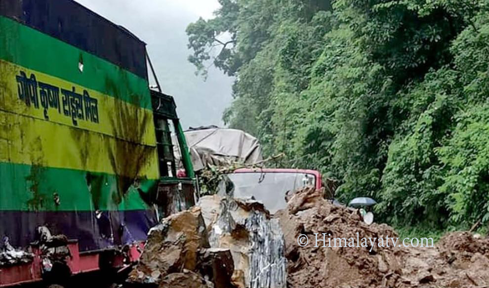 धादिङ र गोरखामा पहिरोमा पुरिँदा चार जनाको मृत्यु, ६ जना घाइते