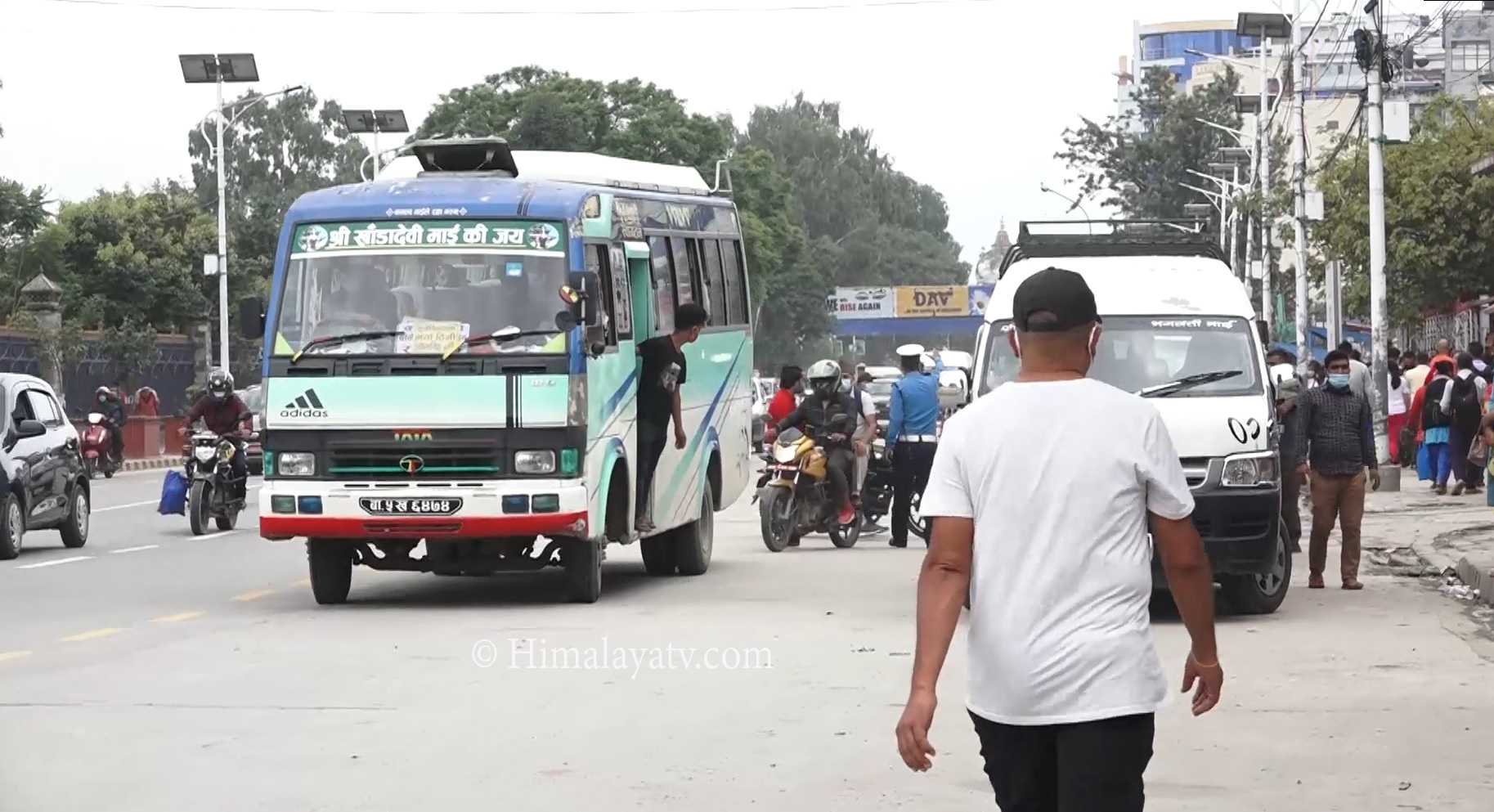 चल्न थाले आजदेखि लामो तथा छोटो दूरीका सार्वजनिक यातायात