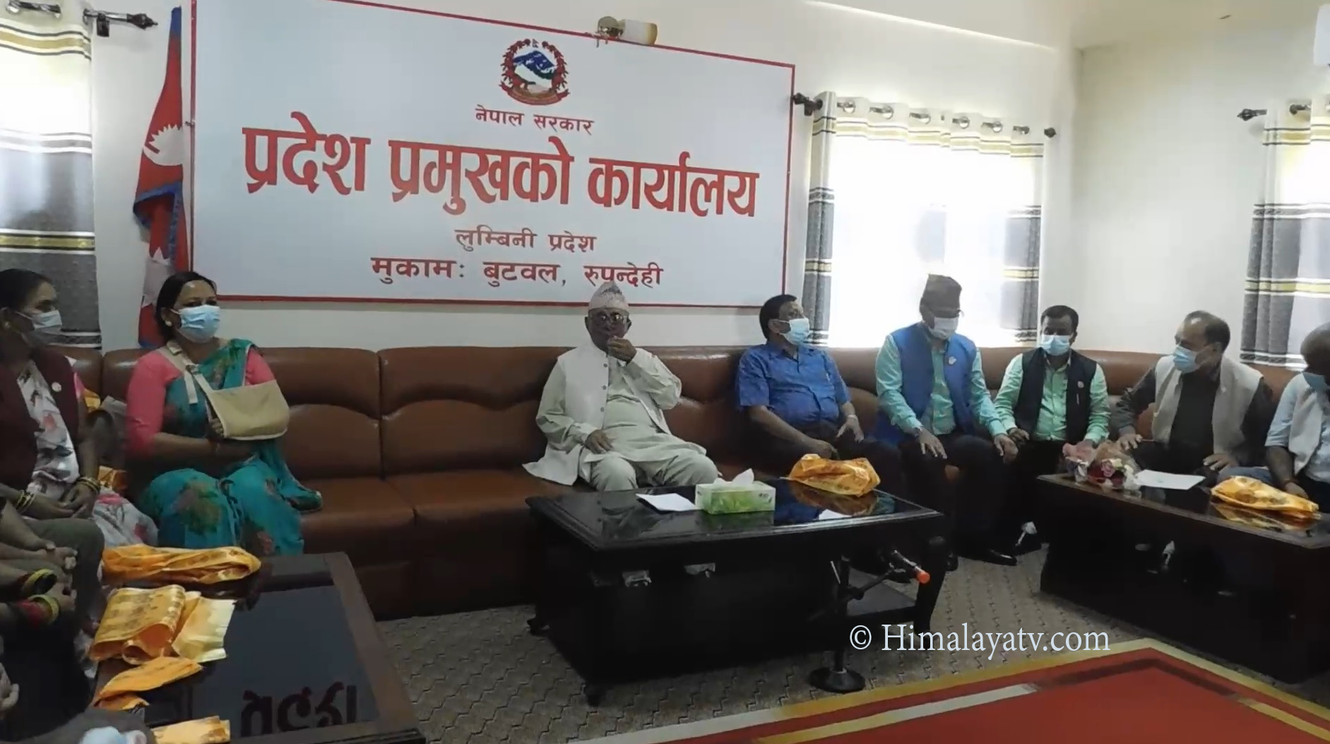 लुम्बिनीमा बहुमतीय सरकार गठन गर्न ४१ सांसदले बुझाए प्रदेश प्रमुखलाई हस्ताक्षर (भिडियो रिपोर्टसहित)