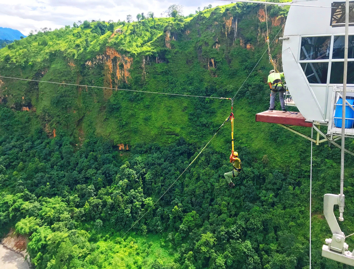 पर्वतमा बन्दै गरेको विश्वकै दोस्रो लामो जिपलाइन दशैँसम्म सञ्चालन हुने