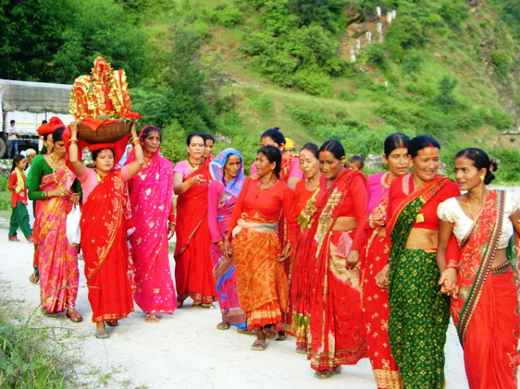 सुदूरपश्चिममा धुमधामका साथ भित्र्याइयो गौरा