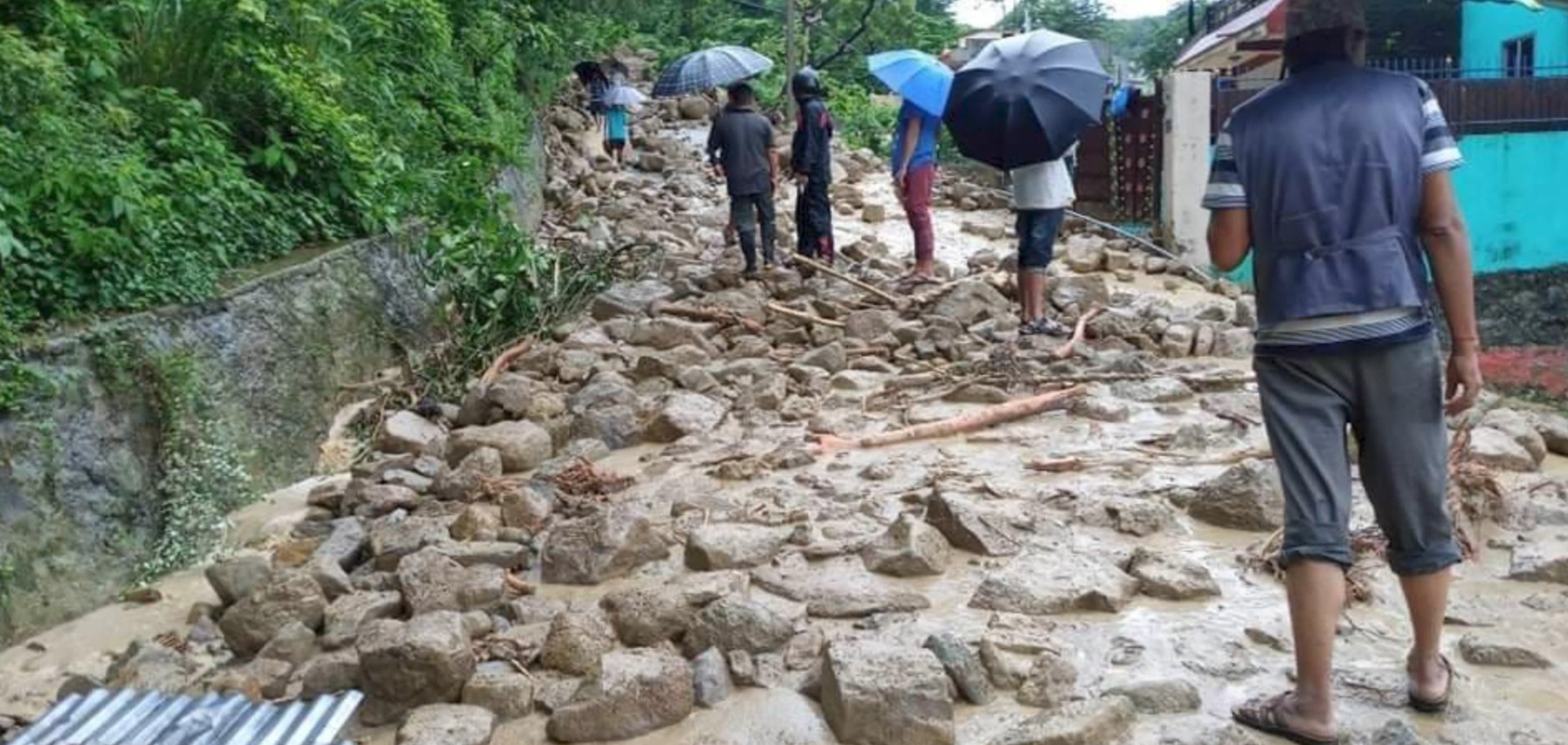 बुटवलको ज्योतिनगरमा पहिरो जाँदा एक दर्जन घरमा क्षति