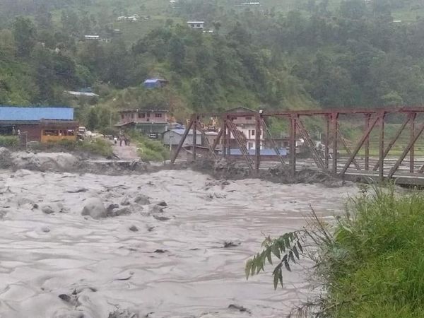 चनौटेको रातो पुल बगायो