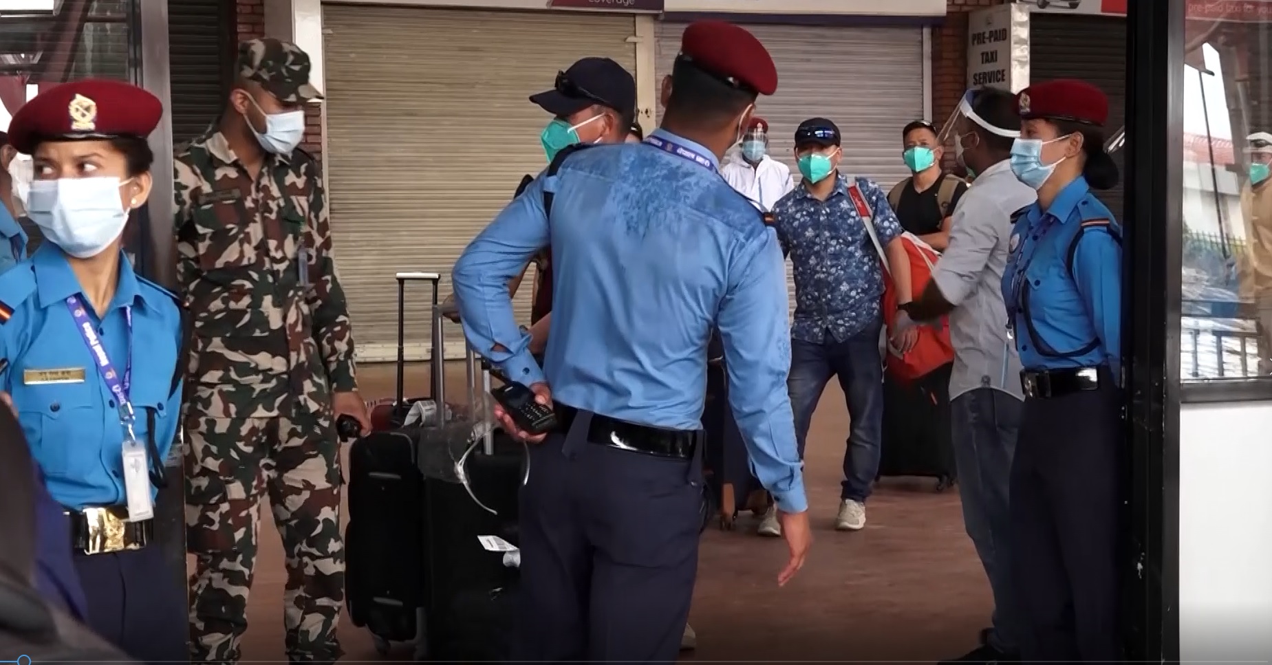 अफगानिस्तानबाट उद्धार गरिएका थप ६१ जना नेपाली काठमाडौं आइपुगे